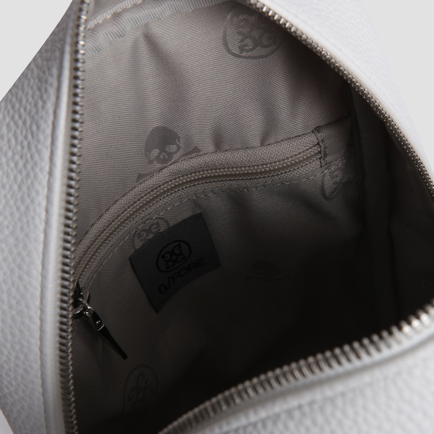 STRAP POUCH 肩背包