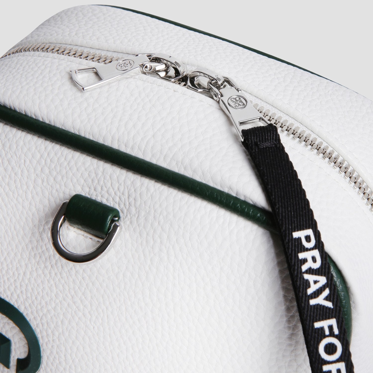 STRAP POUCH 肩背包